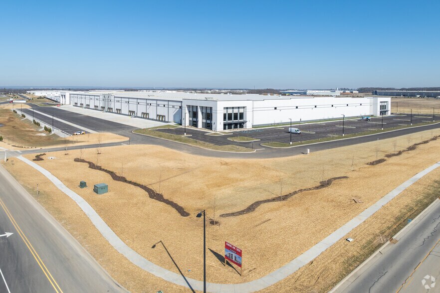 More Photos Of 370 Logistics ave, Jeffersonville Distribution For Lease