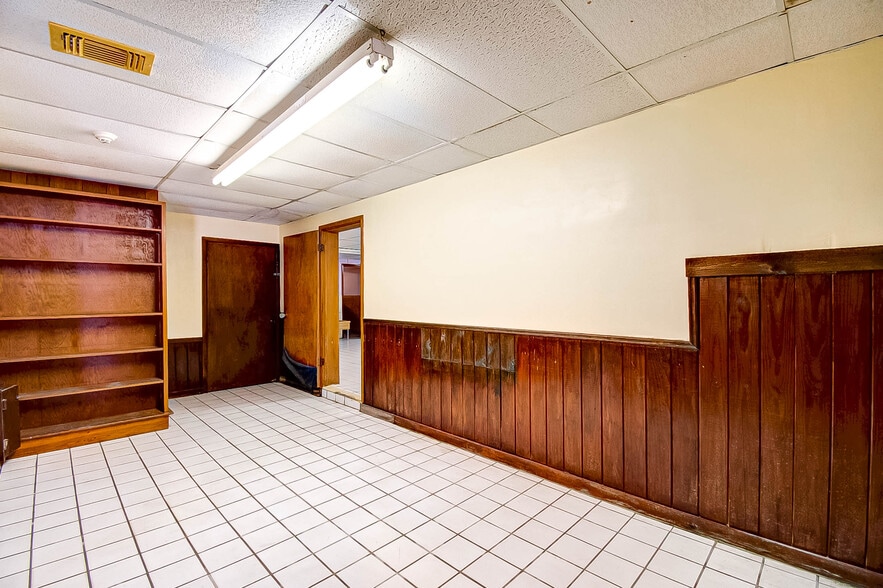 More Photos Of 3019 Dickinson Ave, Dickinson Freestanding For Sale