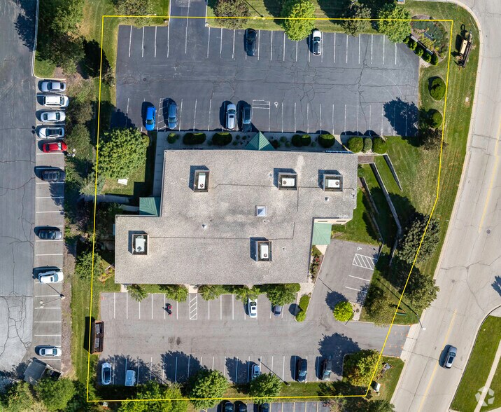 More Photos Of 285 Forest Grove Dr, Pewaukee Office For Lease