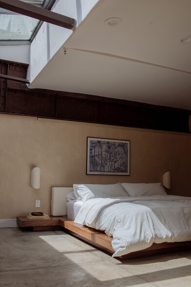More Photos Of 7494 Santa Monica Blvd, West Hollywood Hotel For Sale