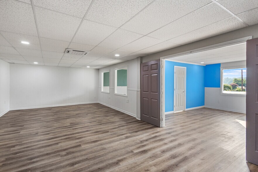 More Photos Of 900 Mulberry St, Loudon Freestanding For Lease