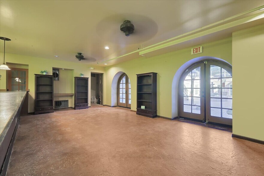 More Photos Of 900-906 2nd St, Sacramento Storefront For Lease