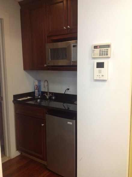 More Photos Of 22 Hudson Pl, Hoboken Loft Creative Space For Lease