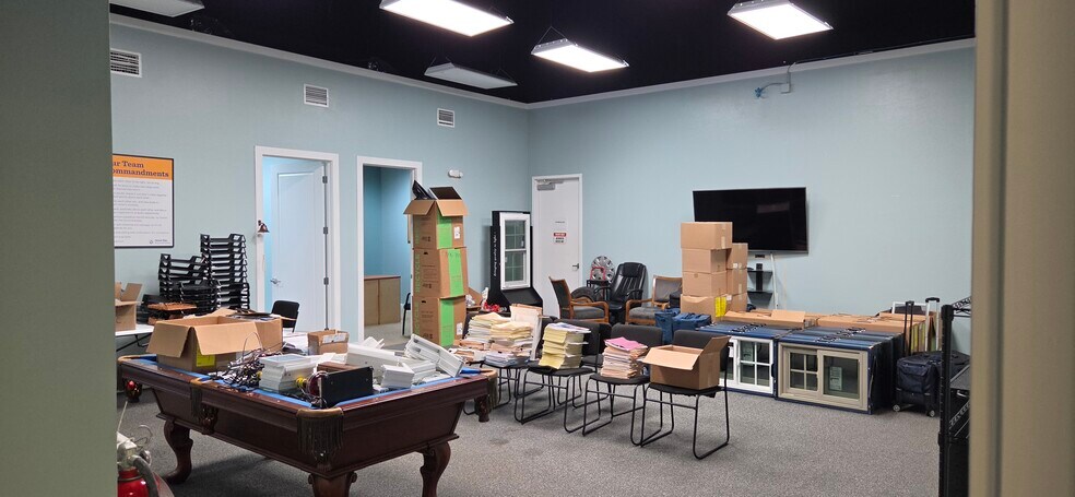 More Photos Of 13830 Jetport Commerce Pky, Fort Myers Warehouse For Lease