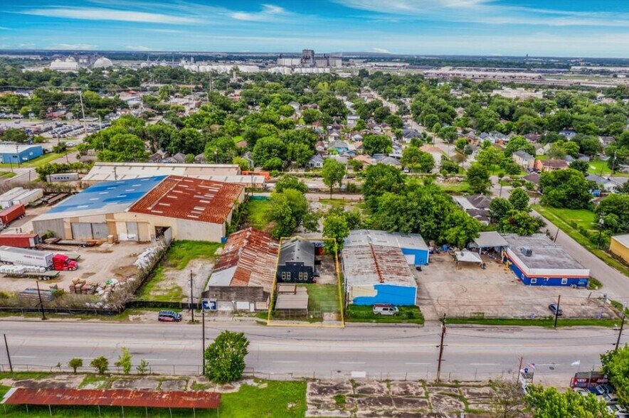 More Photos Of 7629 Harrisburg Blvd, Houston Warehouse For Sale