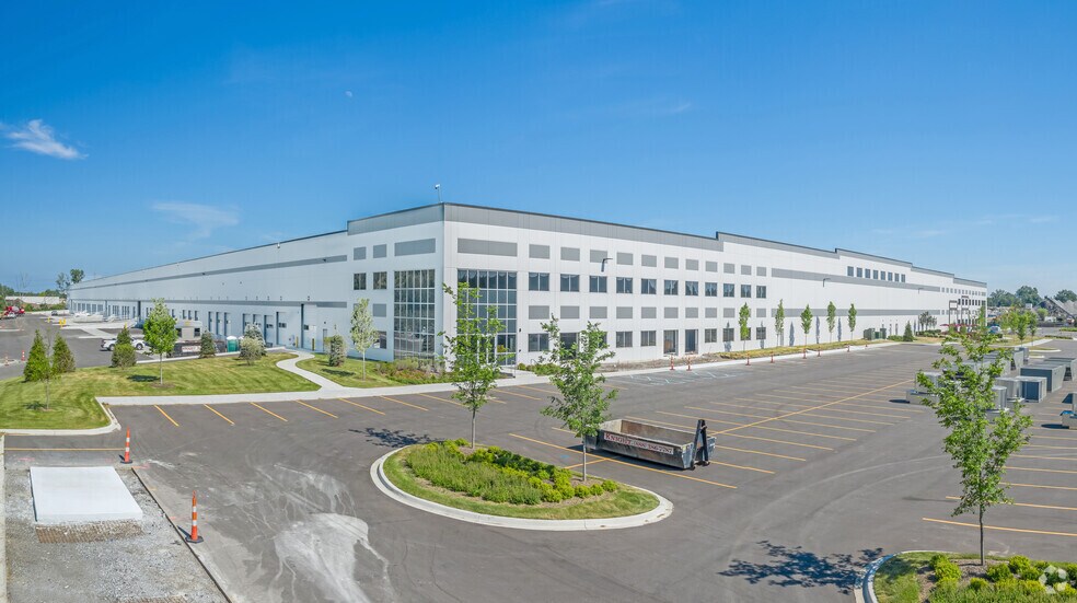 More Photos Of 33600 Mound Rd, Sterling Heights Distribution For Lease