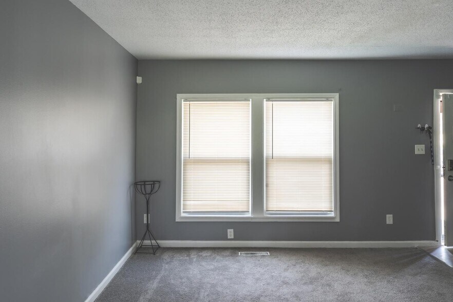 More Photos Of 25 Maynard Ct, Pontiac Apartments For Sale