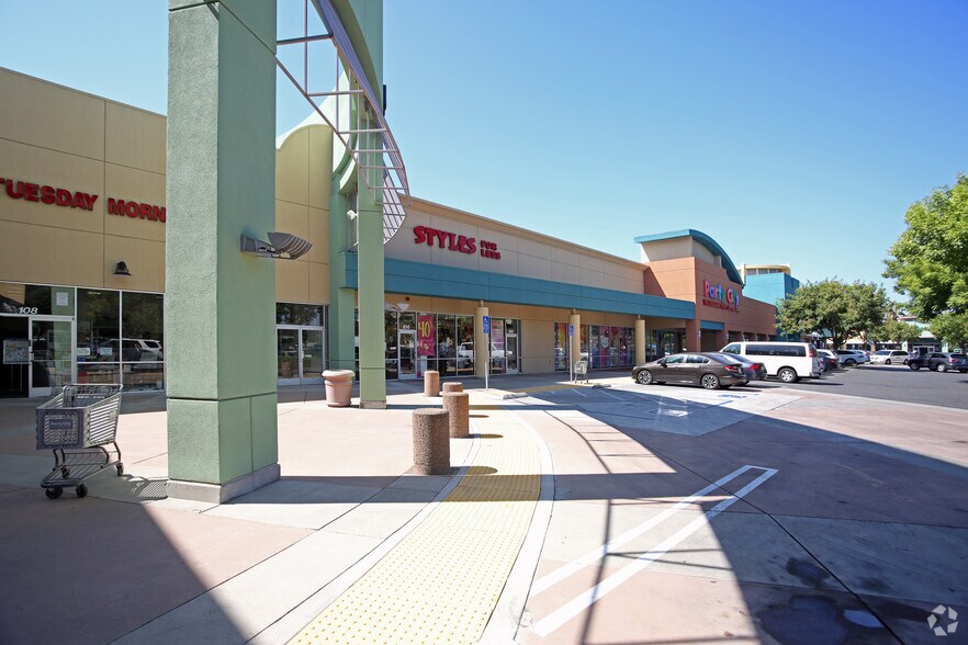 More Photos Of 7440 Laguna Blvd, Elk Grove Storefront For Lease