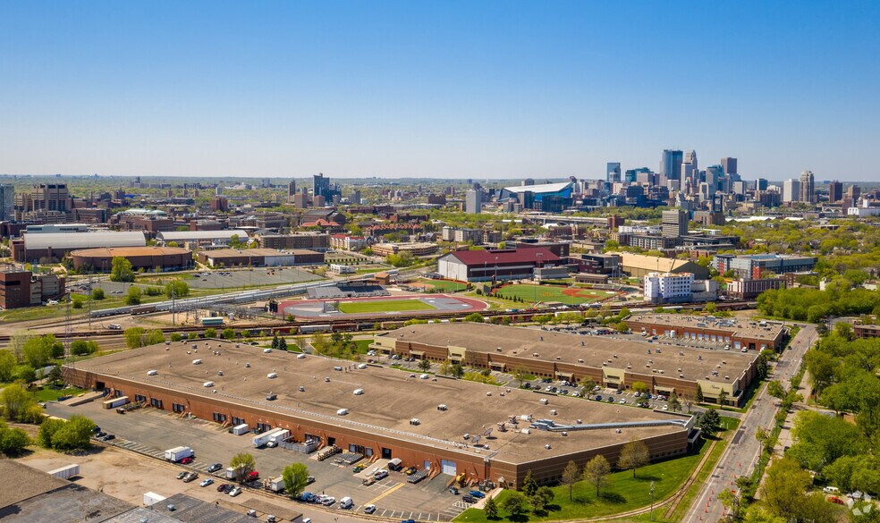 More Photos Of 2000-2090 Elm St SE, Minneapolis Distribution For Lease