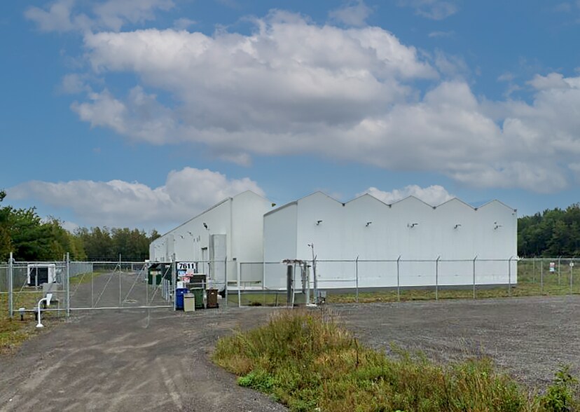 Primary Photo Of 7611 Ch Des Sources, Lachute Industrial For Sale