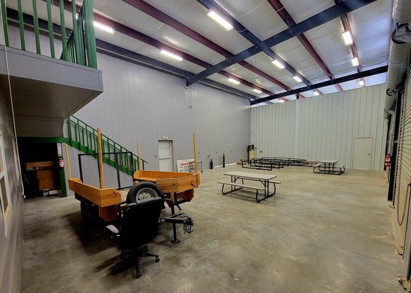 More Photos Of 2605 William Tell St, Houston Industrial For Sale