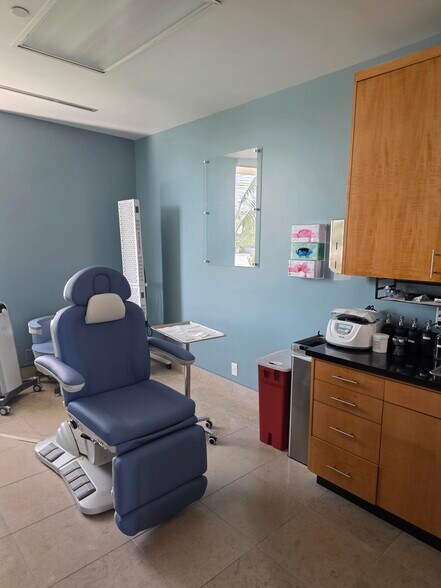 More Photos Of 2121 E Coast Hwy, Newport Beach Medical For Lease