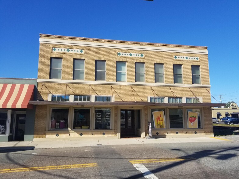 Primary Photo Of 301 S Collins St, Plant City Storefront Retail Residential For Lease