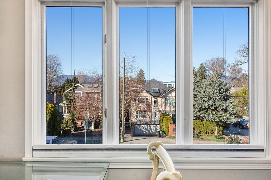 More Photos Of 2814 3rd Av W, Vancouver Hospitality For Sale