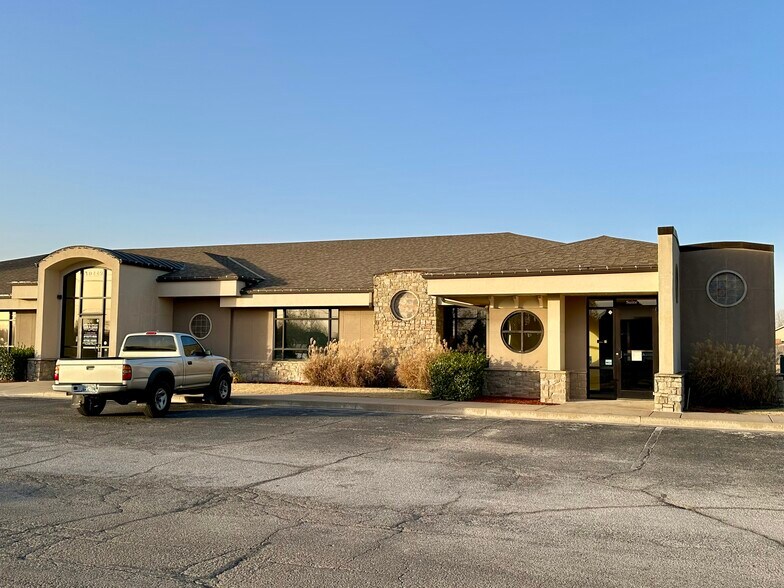 More Photos Of 10229 E 96th St N, Owasso Office For Lease