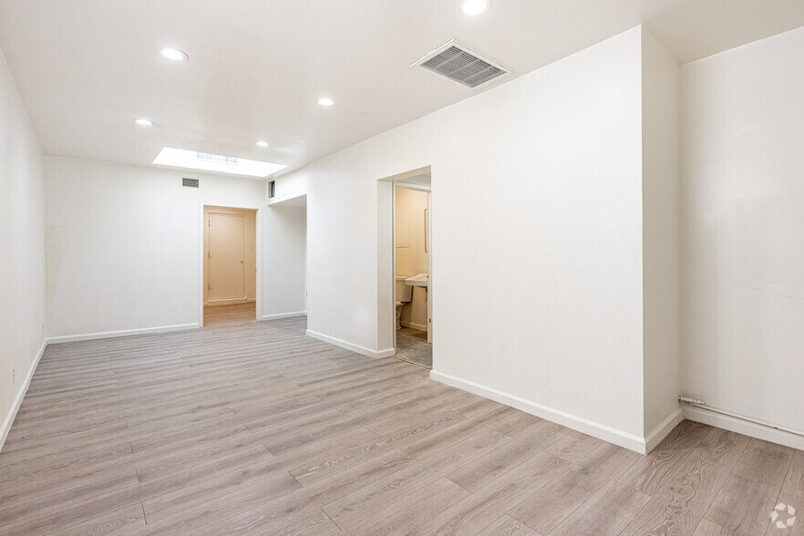 More Photos Of 319-323 E Foothill Blvd, Arcadia Office For Lease