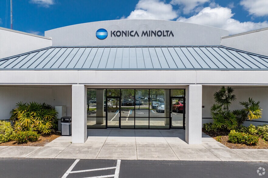 More Photos Of 4023 Tampa Rd, Oldsmar Unknown For Lease