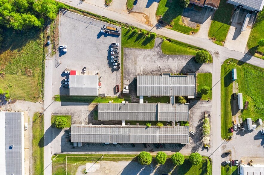 More Photos Of 208 Bradshaw Pike, Hopkinsville Light Distribution For Lease