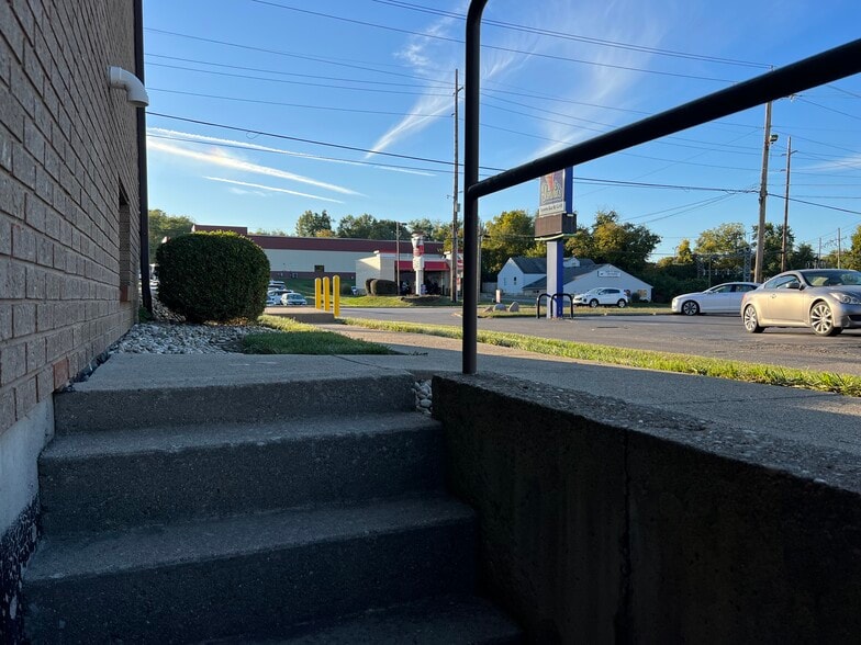 More Photos Of 7908 Cincinnati Dayton Rd, West Chester Office For Lease