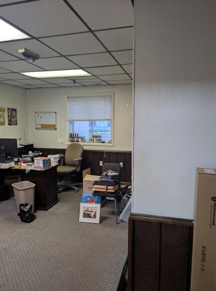 More Photos Of 1119 Center St, North Mankato Warehouse For Sale