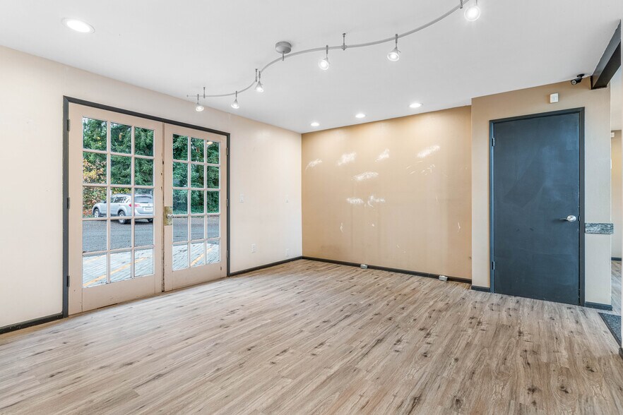 More Photos Of 712 Avenue D, Snohomish Storefront Retail Office For Sale