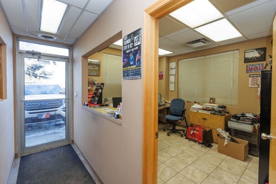 More Photos Of 8121 49 Ave Close, Red Deer Service For Sale