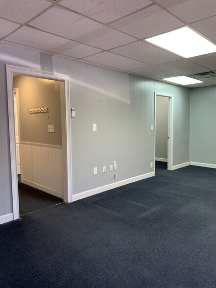More Photos Of 105 Southeast Pky, Franklin Office For Sale
