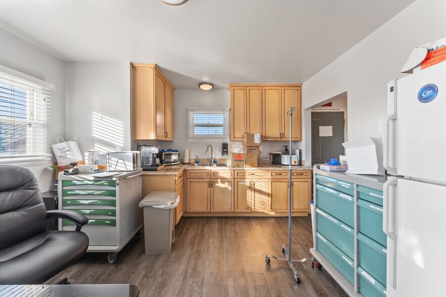 More Photos Of 76 Alabama St, Redlands Office For Lease