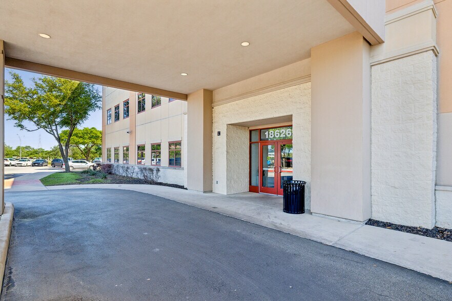 More Photos Of 18626 Hardy Oak Blvd, San Antonio Medical For Lease