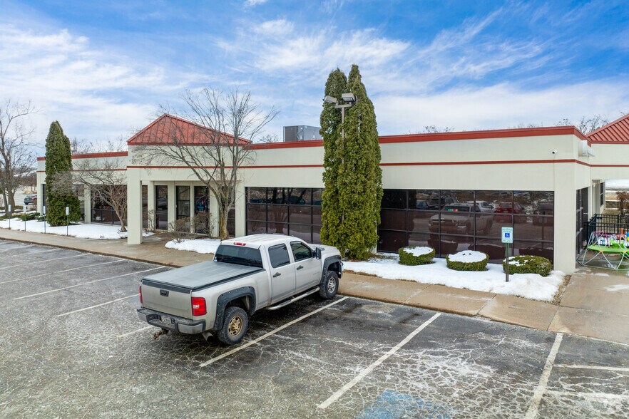 More Photos Of 753 Geneva Pky, Lake Geneva Loft Creative Space For Lease