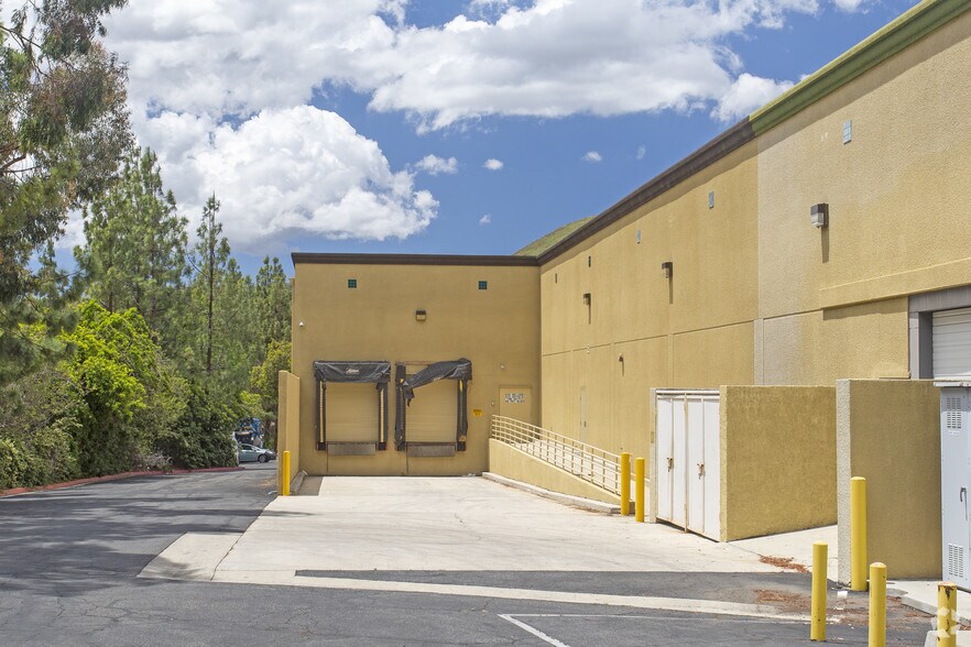 More Photos Of 632 Lindero Canyon Rd, Oak Park Restaurant For Lease