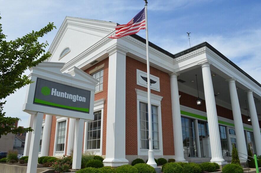 Primary Photo Of 5 W North St, Springfield Storefront Retail Office For Lease