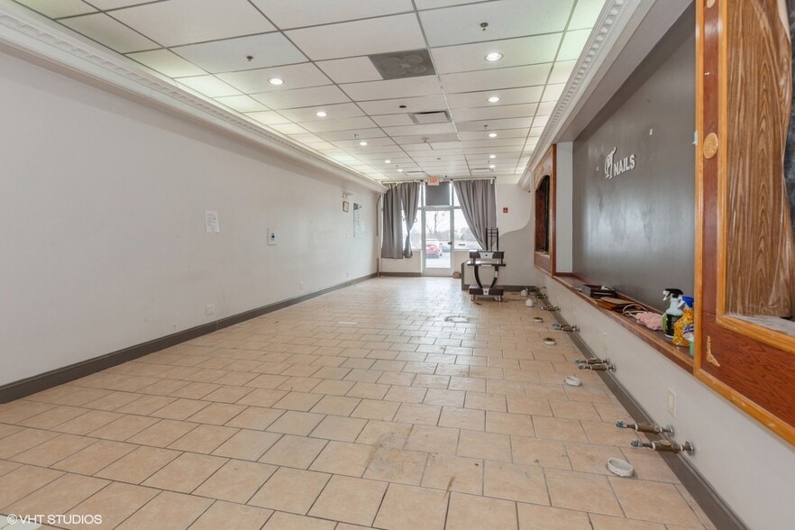 More Photos Of 277-297 S Weber Rd, Romeoville Storefront For Lease