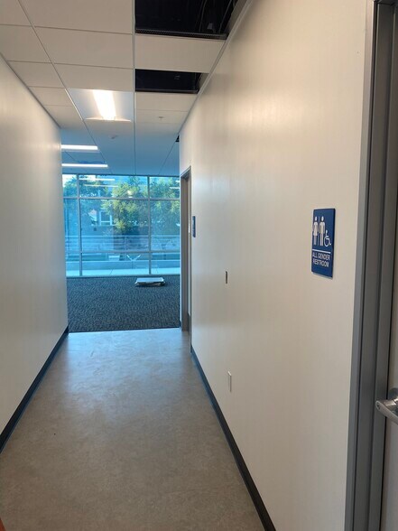 More Photos Of 980 Marlborough Ave, Riverside Warehouse For Lease