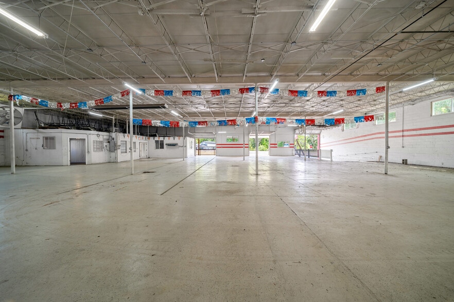 More Photos Of 4450 S Pine Ave, Ocala Warehouse For Lease