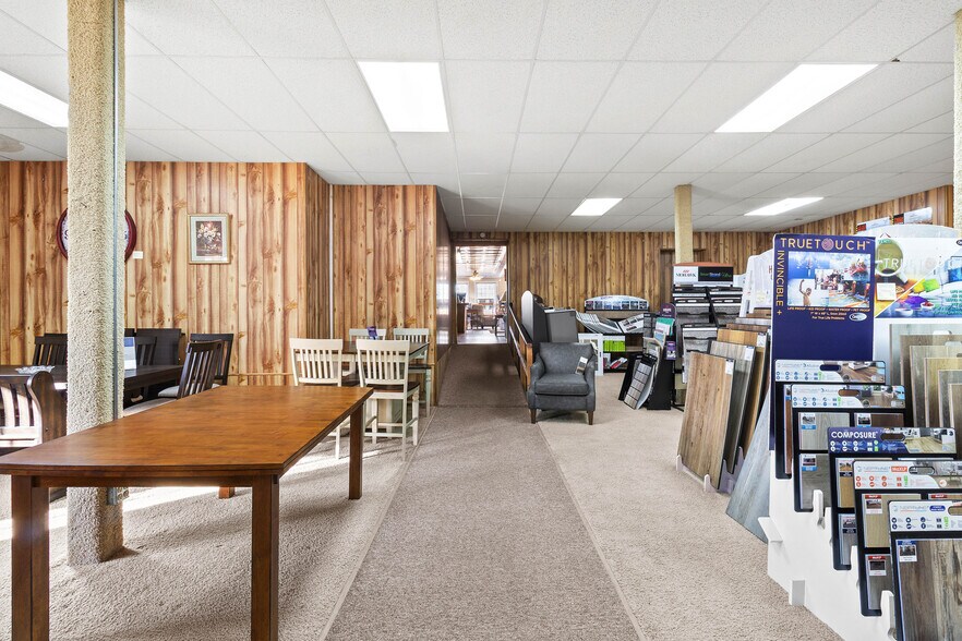 More Photos Of 147 S Springfield St, Saint Paris General Retail For Sale