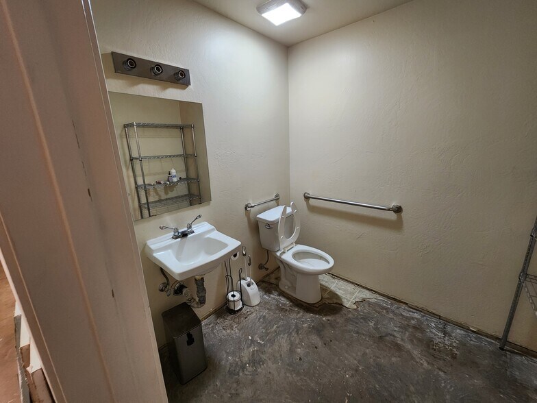 More Photos Of 45072 N Arizona Hwy 188, Tonto Basin Storefront Retail Office For Sale