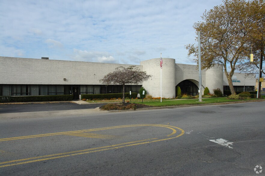 More Photos Of 1930-1940 New Hwy, Farmingdale Warehouse For Sale