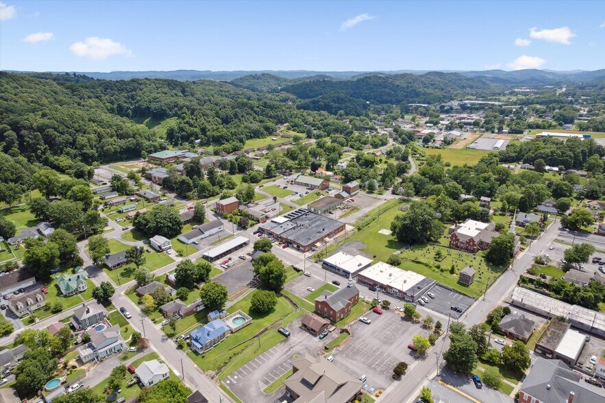 More Photos Of 307 S Depot St, Rogersville General Retail For Lease