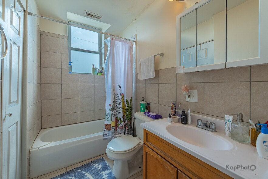 More Photos Of 601 W 47th St, Chicago Storefront Retail Residential For Sale