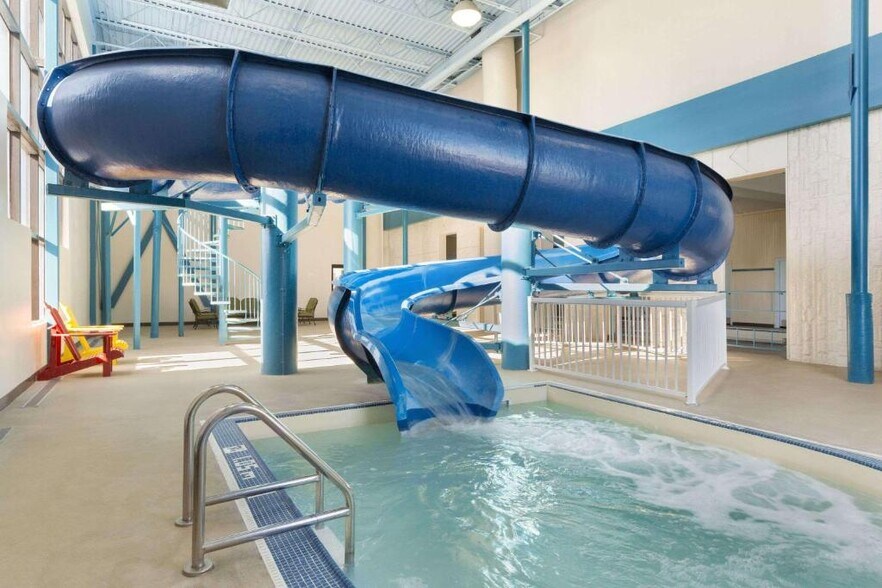 More Photos Of 18320 Stony Plain Rd, Edmonton Hotel For Sale