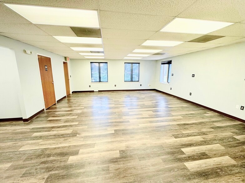 Primary Photo Of 1342-1360 Old Bridge Rd, Woodbridge Medical For Lease