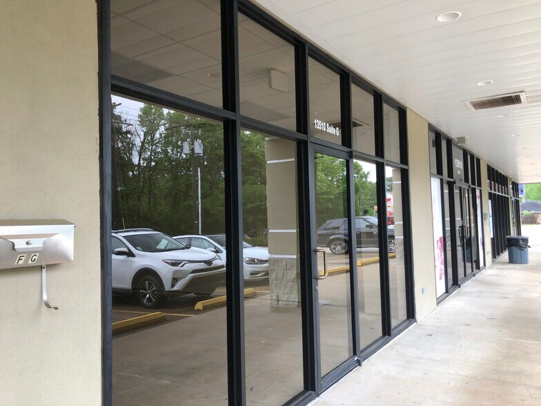 More Photos Of 13510-13520 Perkins Rd, Baton Rouge Storefront Retail Office For Lease
