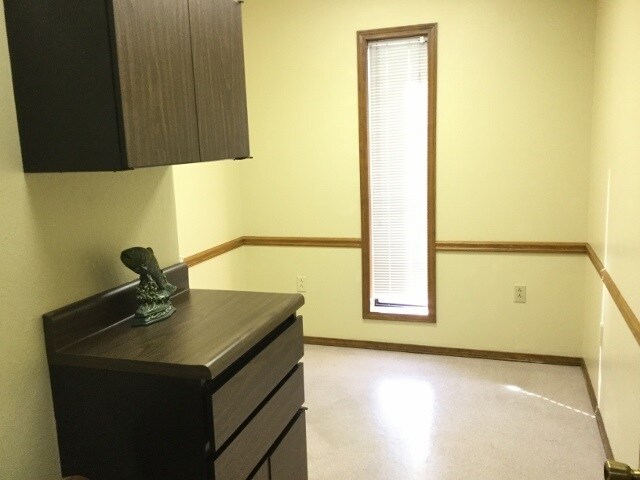 More Photos Of 1102 S Mena St, Mena Medical For Lease