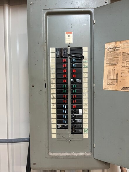 More Photos Of 11565 Memorial Parkway Pkwy, Huntsville Flex For Lease