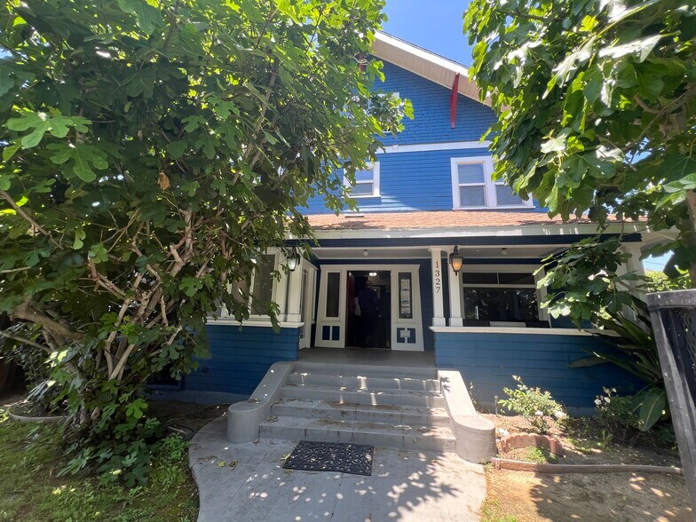 More Photos Of 1327 W 35th St, Los Angeles Apartments For Sale