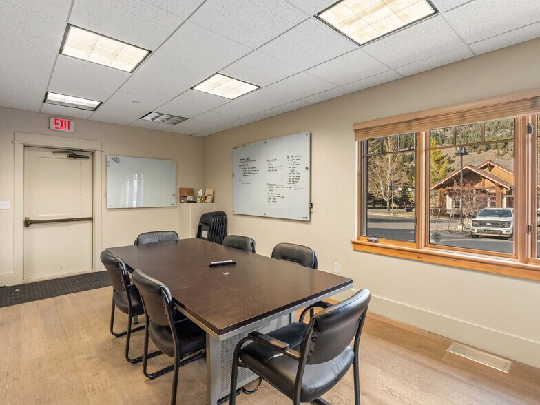 More Photos Of 36 Center Ln, Big Sky Office For Lease