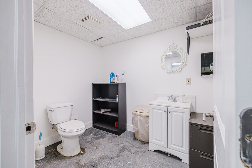 More Photos Of 824 Poplar St, Carlin Industrial For Sale