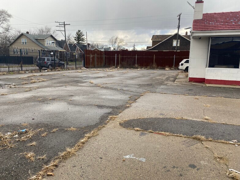 More Photos Of 7411 E 7 Mile Rd, Detroit Auto Dealership For Sale