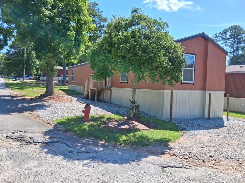 More Photos Of 106 Woodlawn Dr, Abbeville Manufactured Housing Mobile Home Park For Sale